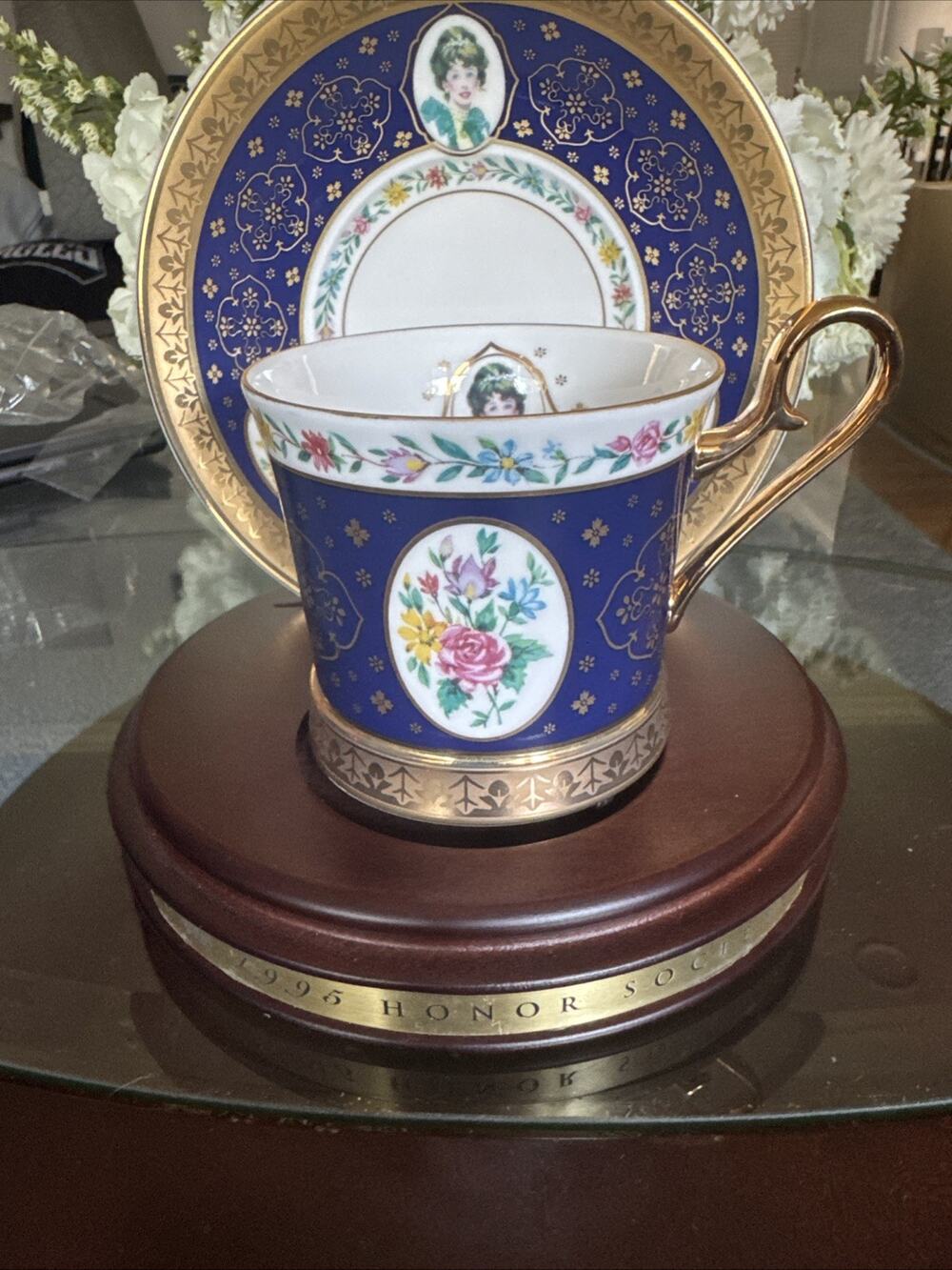 Vintage Avon Honor Society Tea/Coffee Cup & Saucer - 1995 - Excellent Condition